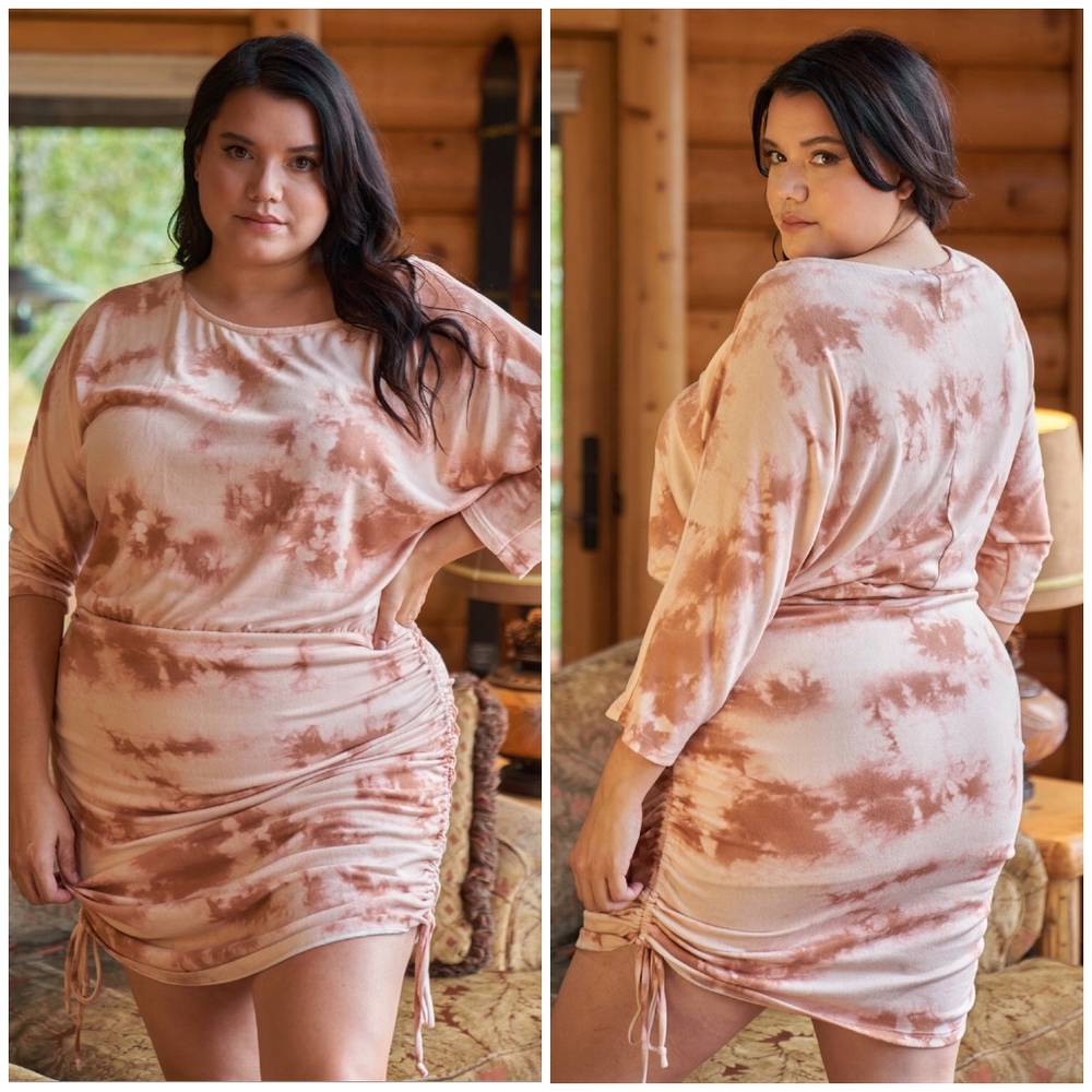 GILLI Plus Size Tie-Dye Ruched Sides Short Dress